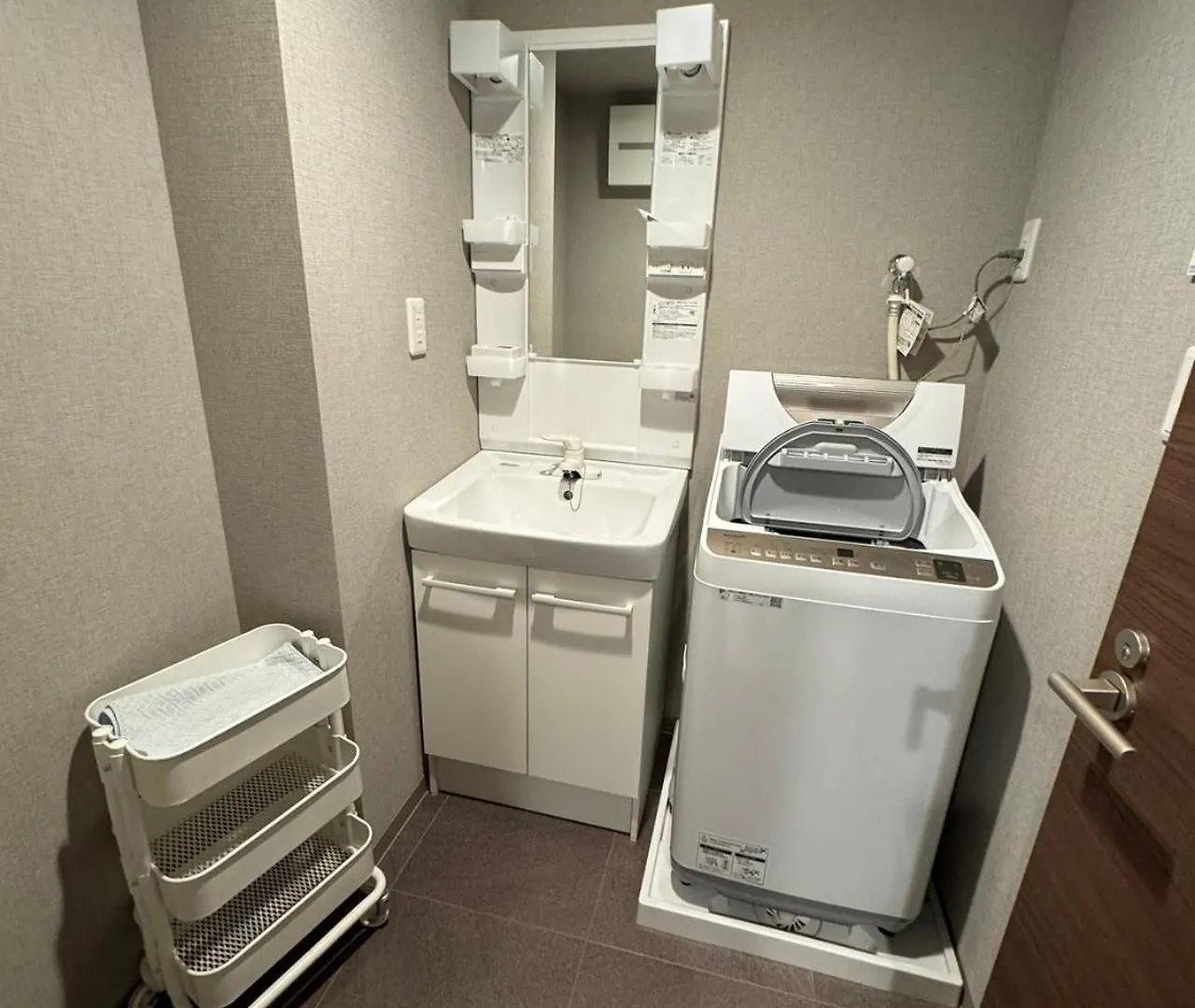 Apartment Calum Asakusa Imado Tokyoカルム浅草今戸ダブルルーム新築民泊東京浅草隅田川今戸神社近くスカイツリー見えるコンビニコインランドリー近くある浅草駅まで徒歩圏内アクセス便利成田空港羽田空港銀座渋谷東京駅直通